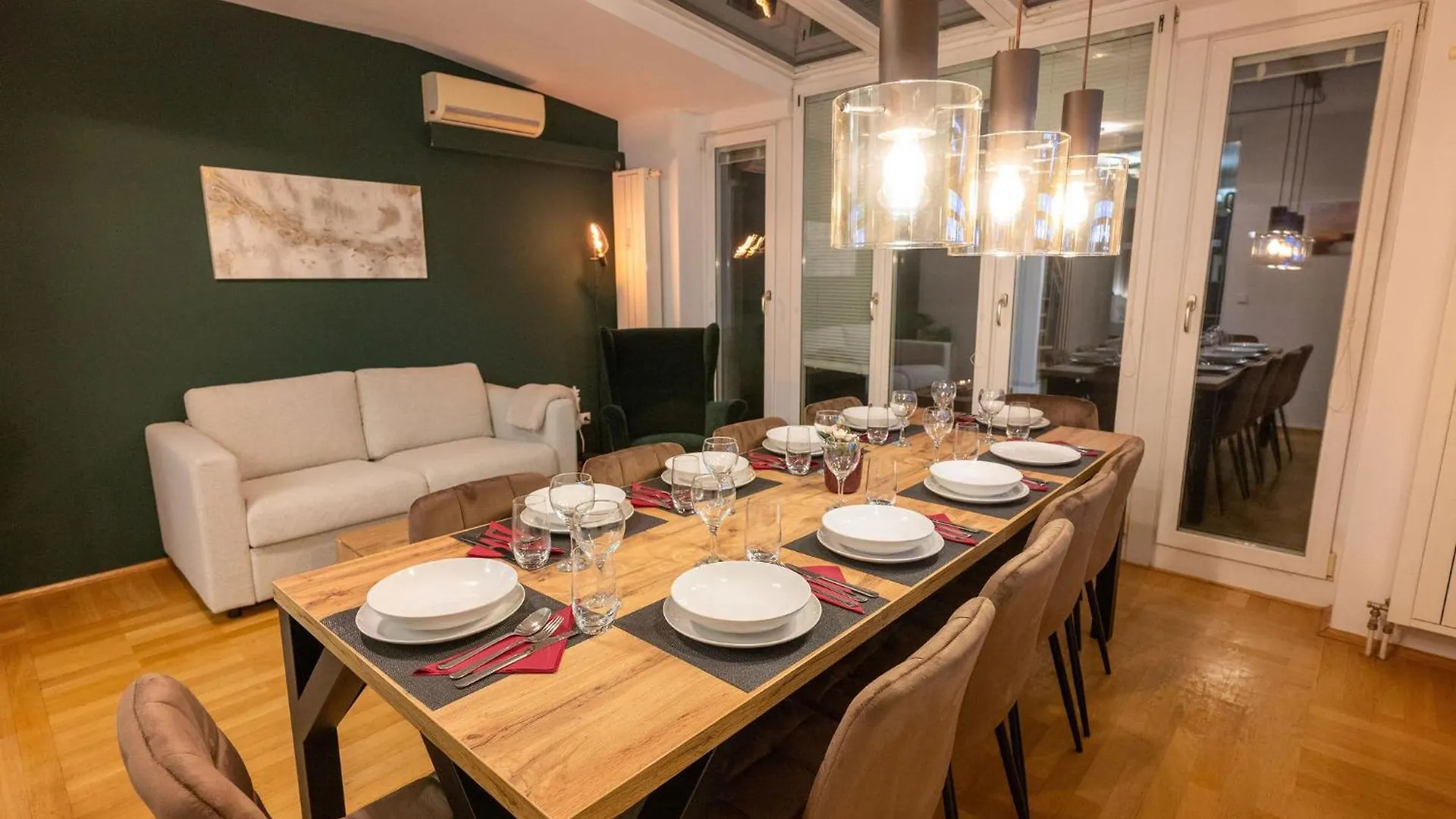 Munich Large Apartment 155 Qm And 5 Bedrooms With Roof Terrace In Centrally Located 1 To 14 Guests