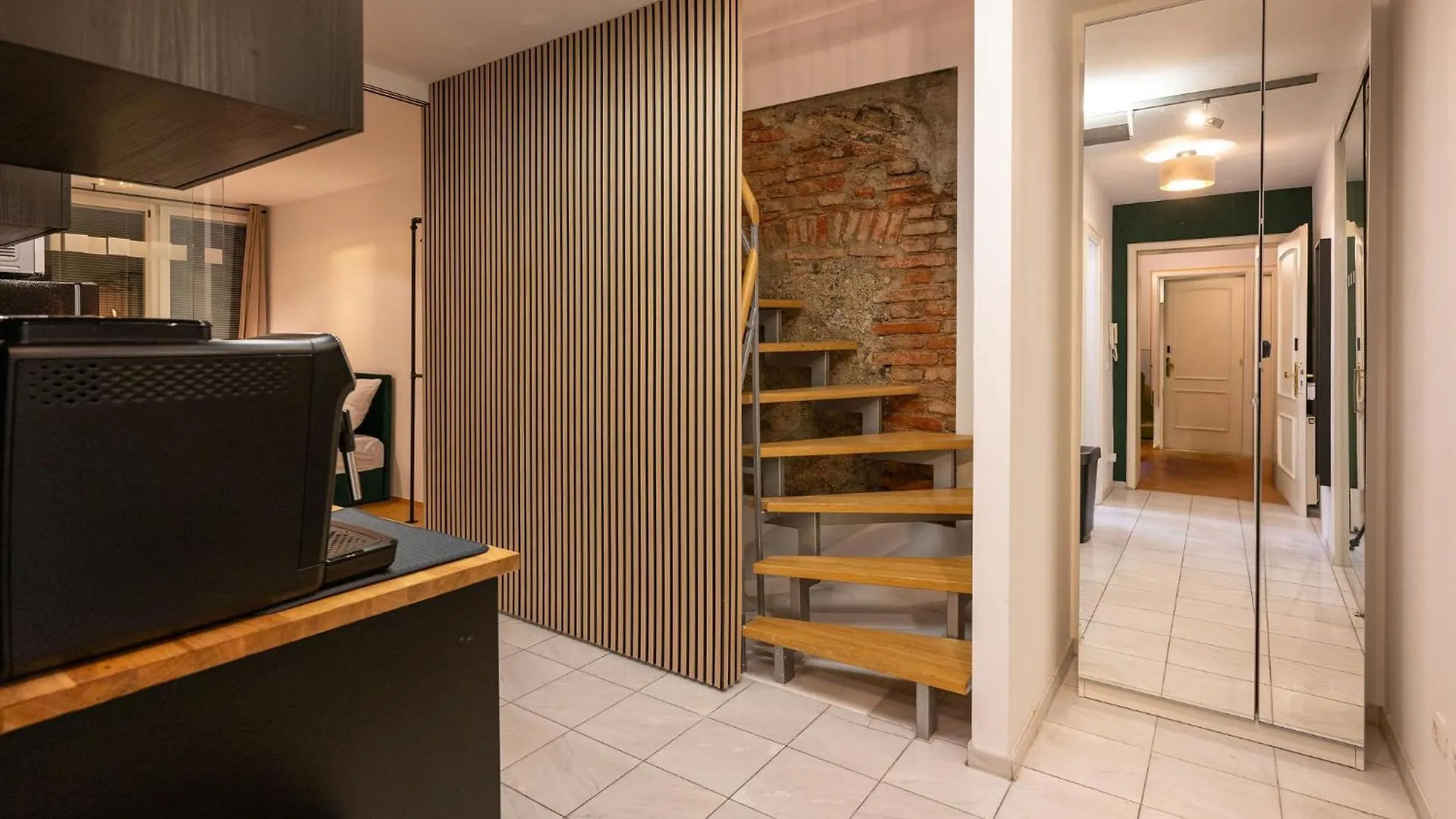 Munich Large Apartment 155 Qm And 5 Bedrooms With Roof Terrace In Centrally Located 1 To 14 Guests Tyskland