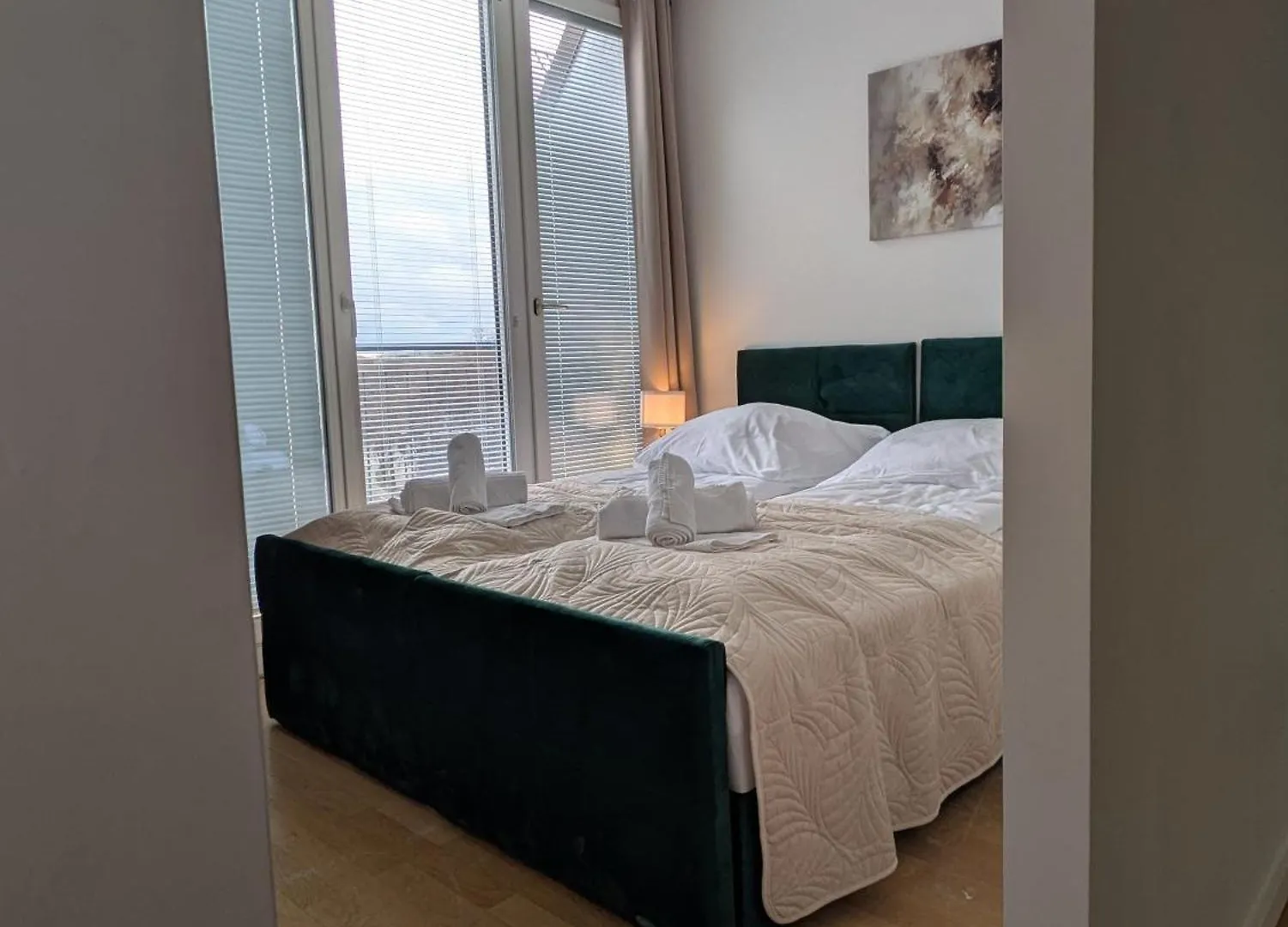 Munich Large Apartment 155 Qm And 5 Bedrooms With Roof Terrace In Centrally Located 1 To 14 Guests