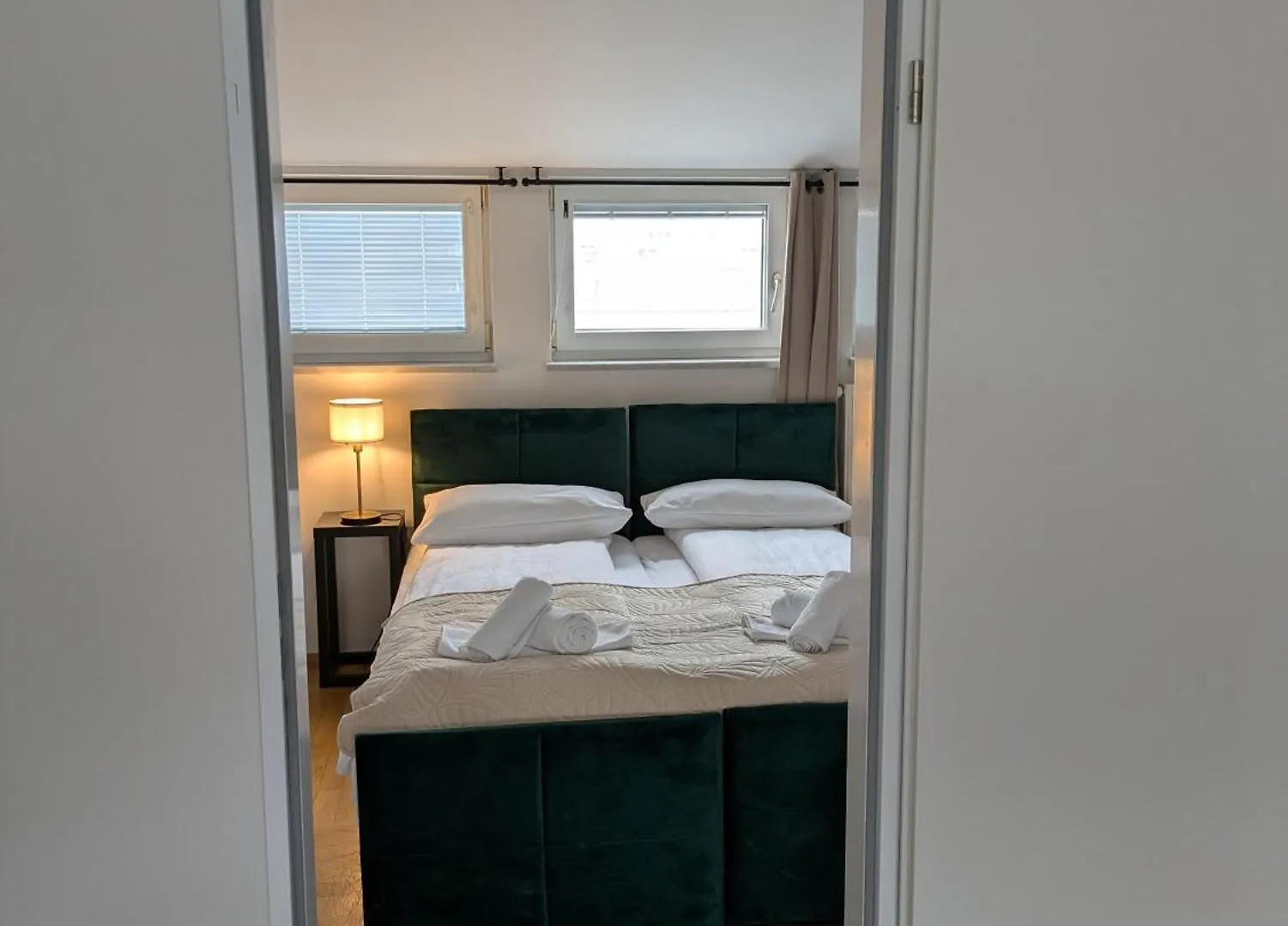 Munich Large Apartment 155 Qm And 5 Bedrooms With Roof Terrace In Centrally Located 1 To 14 Guests